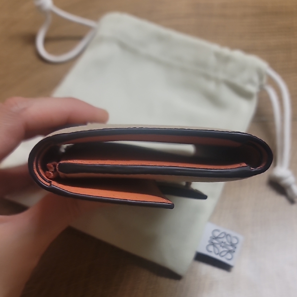 Loewe Small Vertical Wallet In Soft Grained Leather Light Oat/Honey - Picture 12 of 16